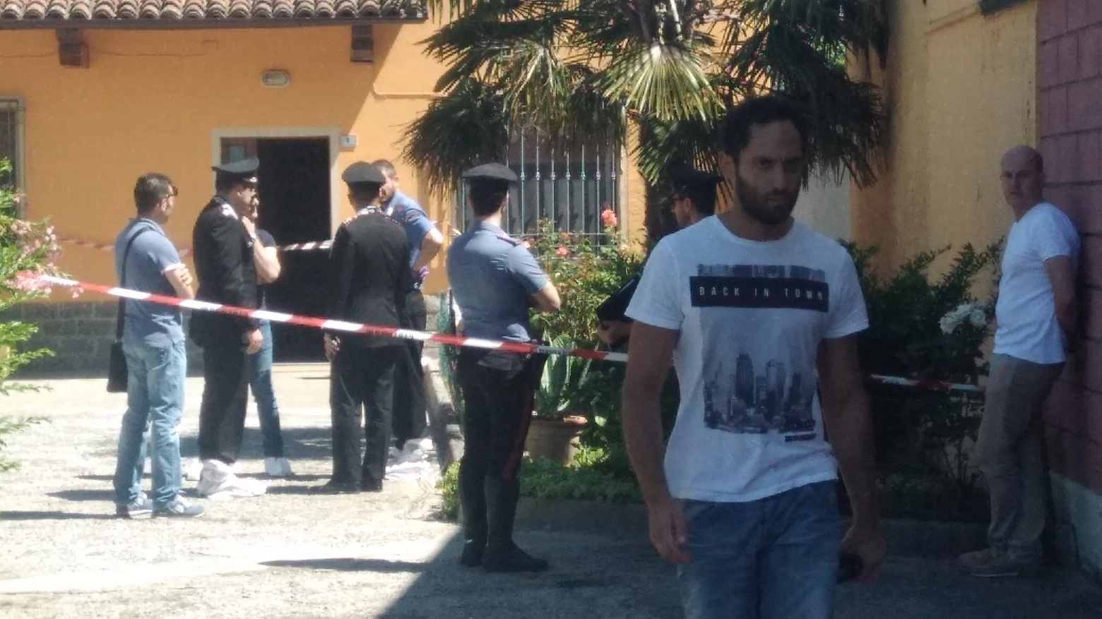 Le forze dell'ordine sul luogo della tragedia a Santo Stefano Lodigiano