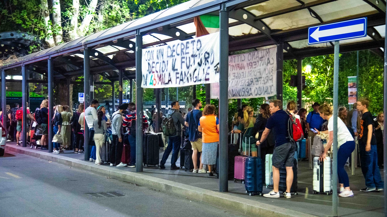 Sciopero taxi in piazza Duca D'Aosta