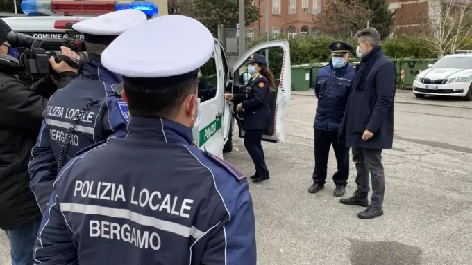 L'operazione è stata eseguita dalla polizia locale di Bergamo L'operazione è stata eseguita dalla polizia locale di Bergamo