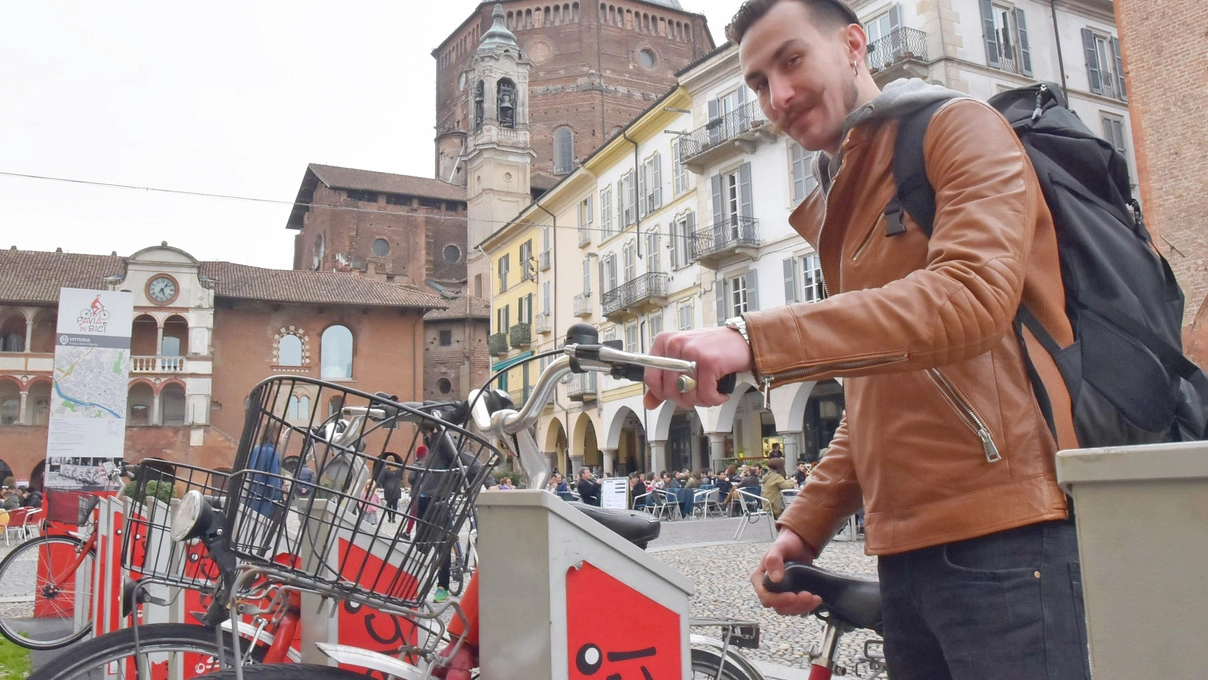Bike sharing in piazza Vittoria