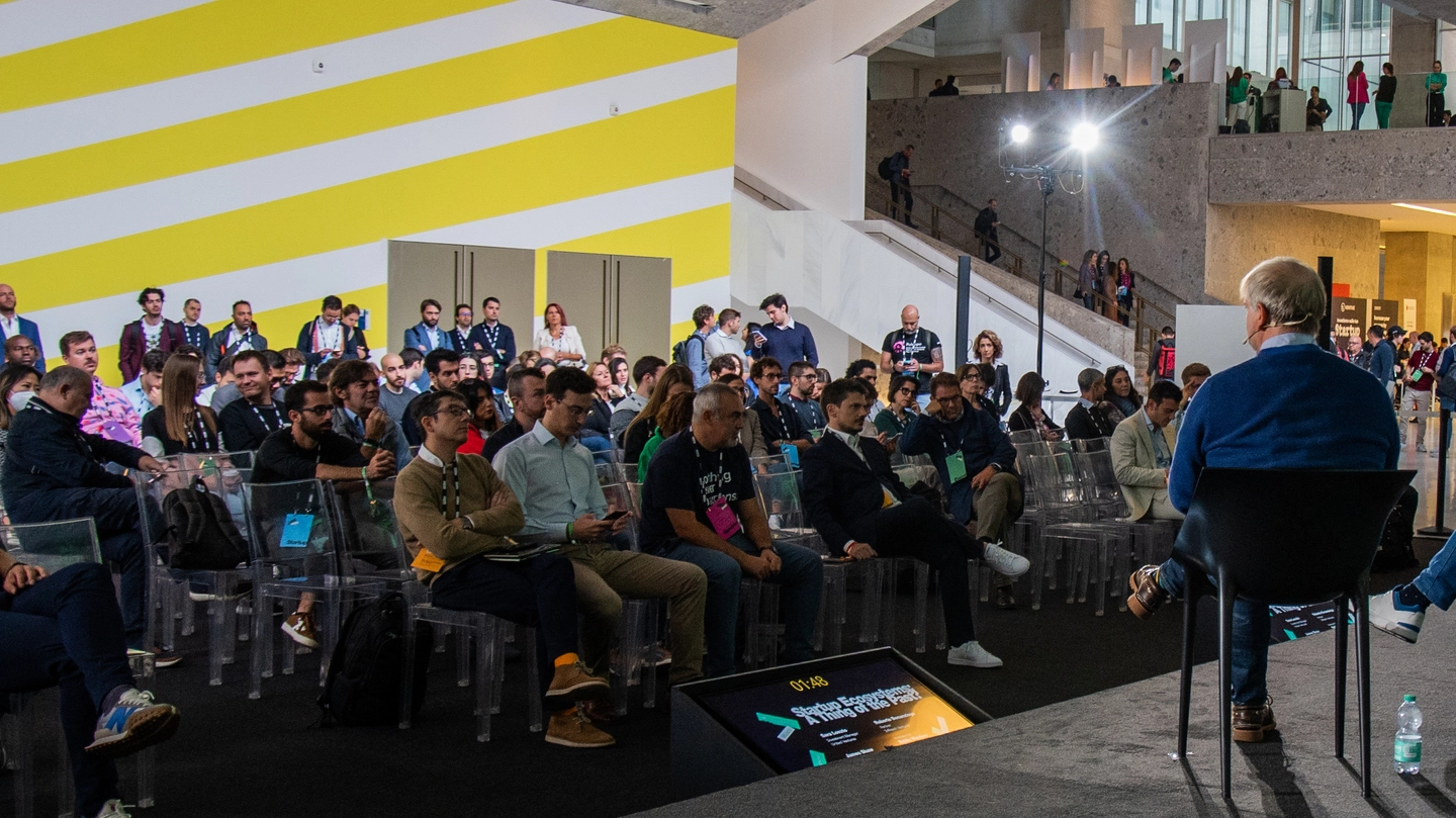 Gli startupper ascoltano i relatori d’eccellenza durante l’evento TechChill Milano Gli startupper ascoltano i relatori d’eccellenza durante l’evento TechChill Milano