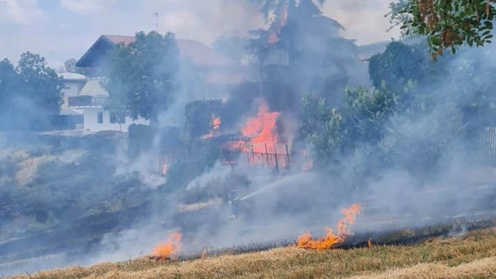 Incendio sulle colline dell'Olptrepò Pavese
