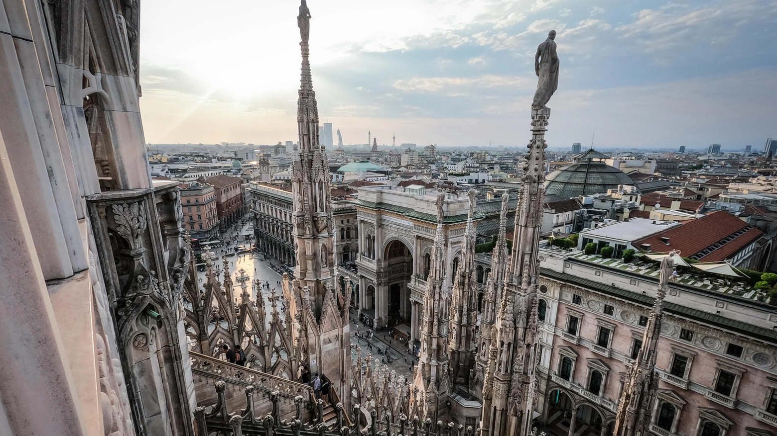 Veduta di Milano dal tetto del Duomo (Foto d'archivio)