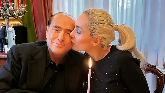 Silvio Berlusconi e Marta Fascina in un'immagine pubblicata a febbraio su Instagram dalla compagna del cavaliere Silvio Berlusconi e Marta Fascina in un'immagine pubblicata a febbraio su Instagram dalla compagna del cavaliere