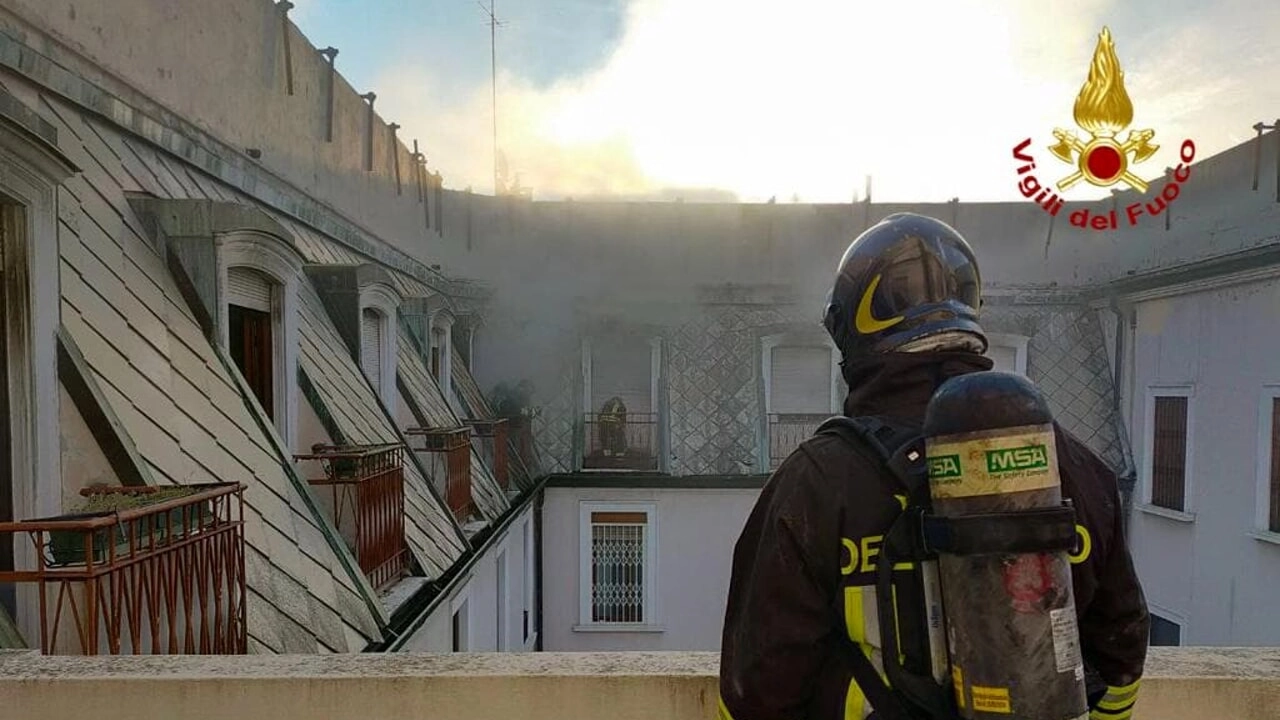 Incendio in un appartamento di via Chiaravalle a Milano
