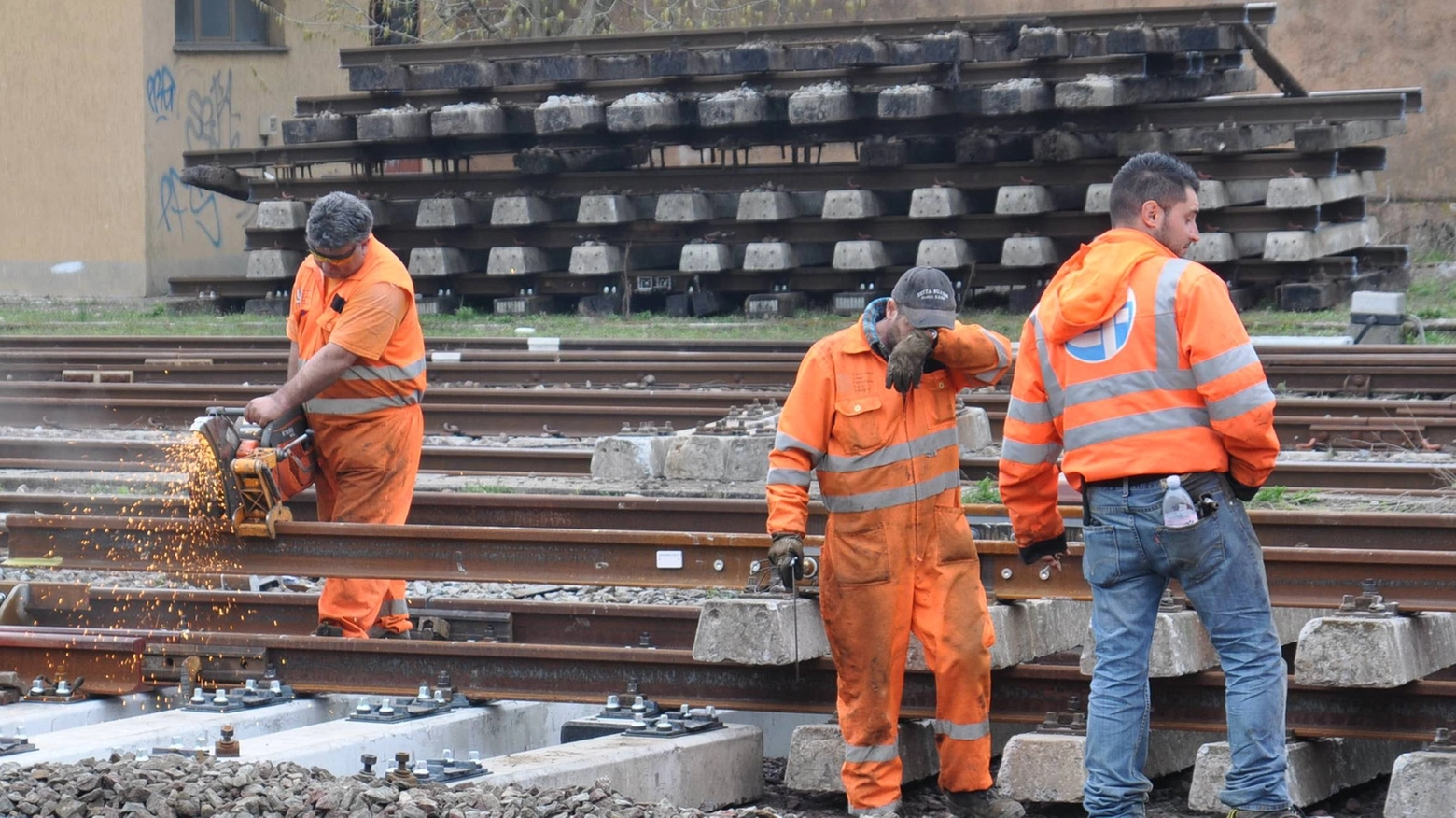 Lavori sui binari (foto di repertorio) Lavori sui binari (foto di repertorio)