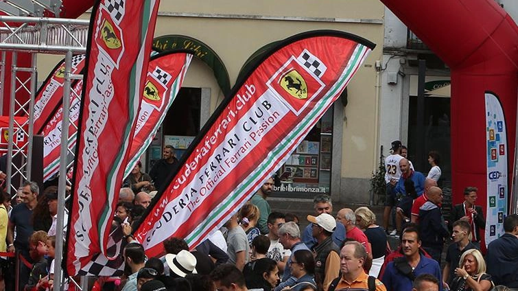 Adesso rombano i motori Si alza il sipario sul FuoriGp Dalla musica ai bolidi d’epoca La Brianza si tinge di festa Adesso rombano i motori Si alza il sipario sul FuoriGp Dalla musica ai bolidi d’epoca La Brianza si tinge di festa
