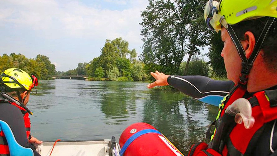 Le ricerche del ragazzo nel fiume Oglio Le ricerche del ragazzo nel fiume Oglio