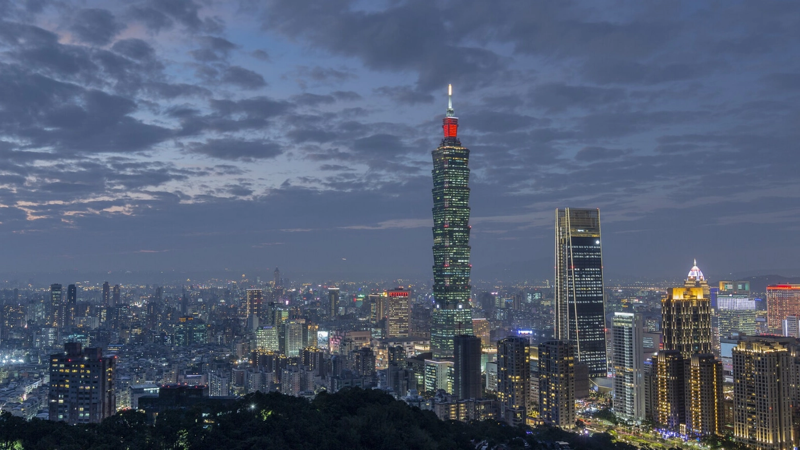 Una veduta notturna di Taipei