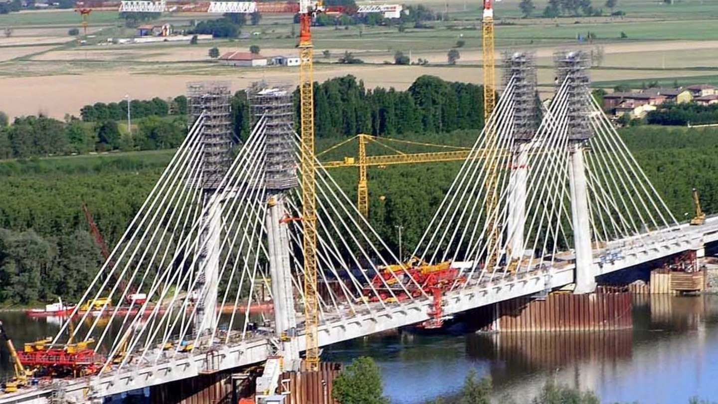 Il ponte della linea ferroviaria Tav inaugurato nel 2006