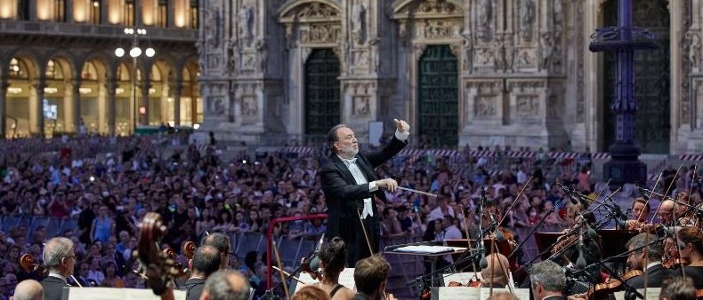 Milano, tutto pronto in piazza Duomo per il concerto della Filarmonica della Scala