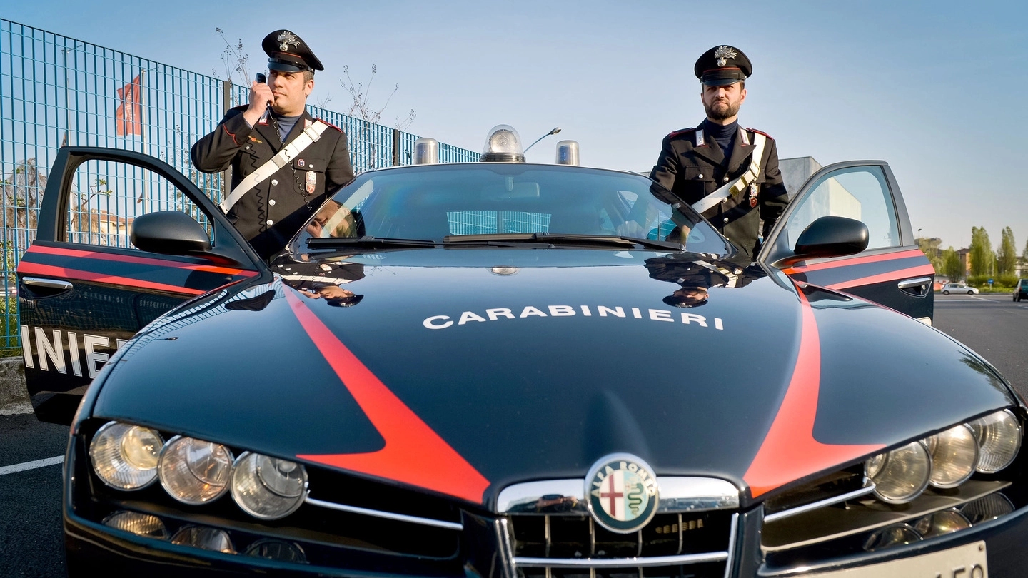 I carabinieri hanno arrestato il pusher dopo un rocambolesco inseguimento