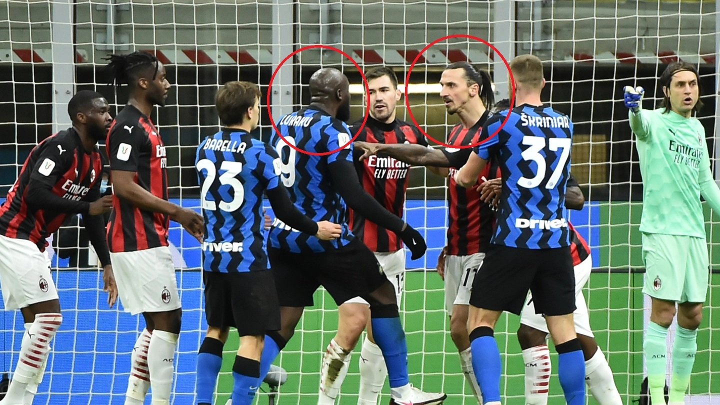 tensione tra Romelu Lukaku (Inter) e Zlatan Ibrahimovic (Milan) a fine primo tempo Inter v