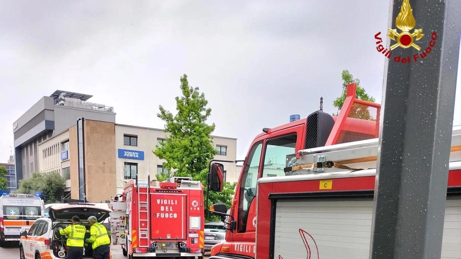 Funerale di Leonardo Ciolino a Cassina de' Pecchi: Domani l'Addio al 46enne Morto Schiacciato dal Furgone
Funerale di Leonardo Ciolino a Cassina de' Pecchi: Domani l'Addio al 46enne Morto Schiacciato dal Furgone