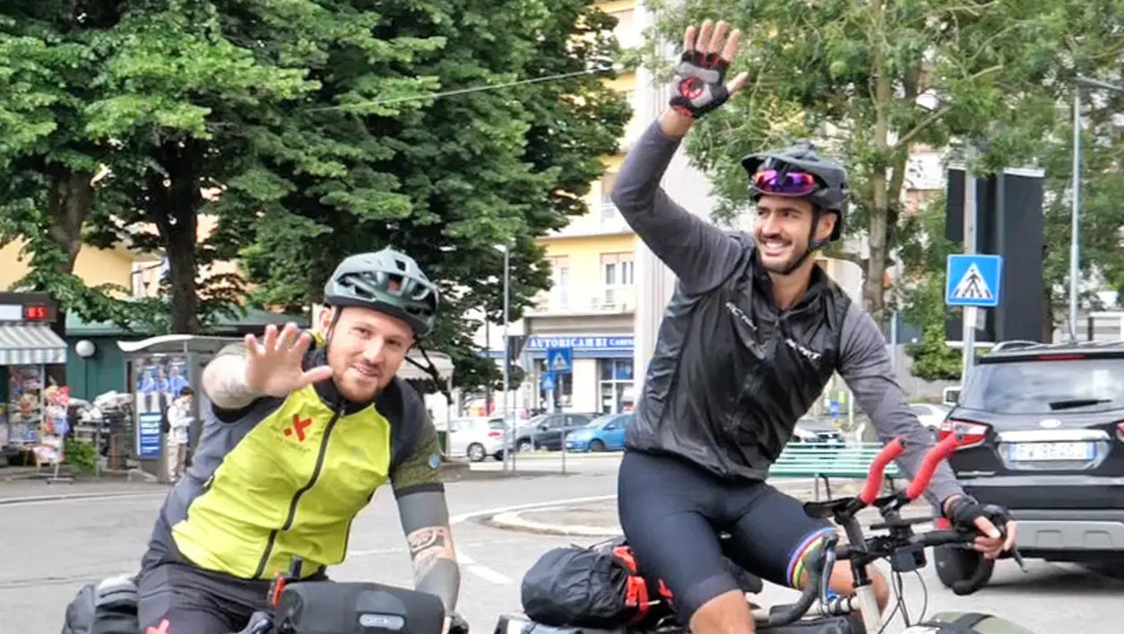 Elia Rizzo e Iacopo Brugnoli alla partenza da Pavia Elia Rizzo e Iacopo Brugnoli alla partenza da Pavia