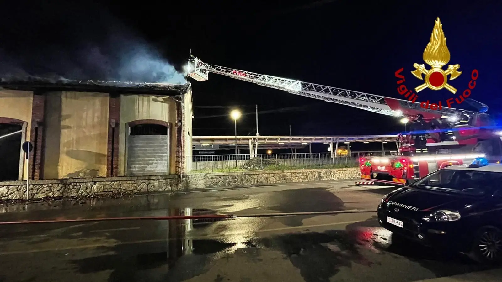 Incendio Castano Primo: fiamme in un magazzino della stazione