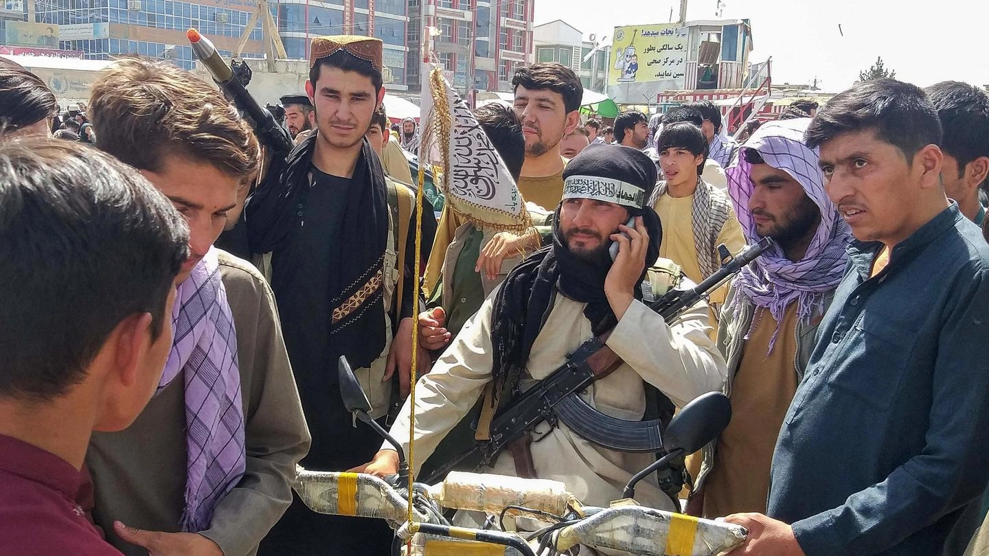 La resa di centinaia di soldati a Kunduz di fronte ai Talebani