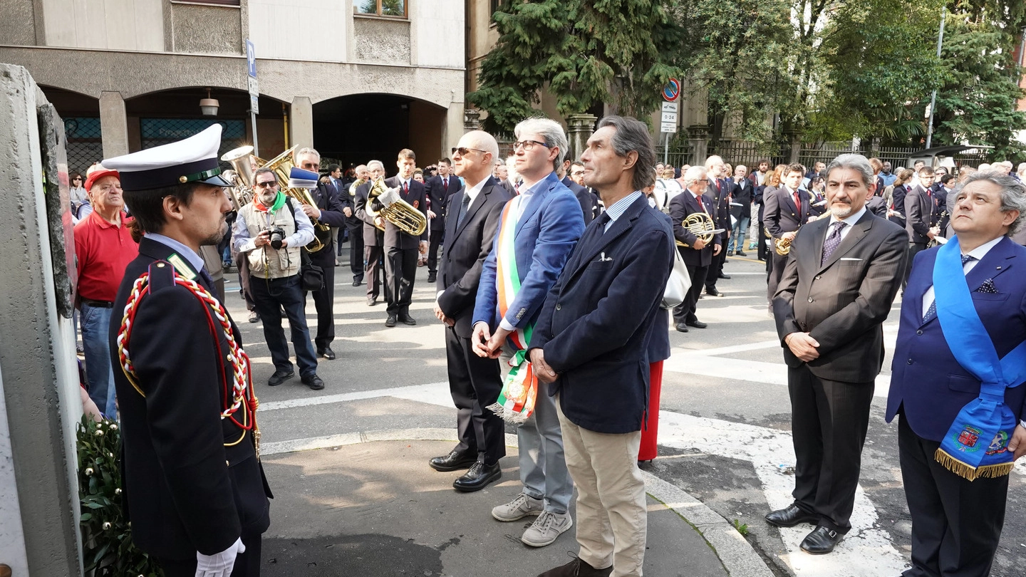 Attilio Fontana con il sindaco Davide Galimberti alle celebrazioni per il 25 Aprile 