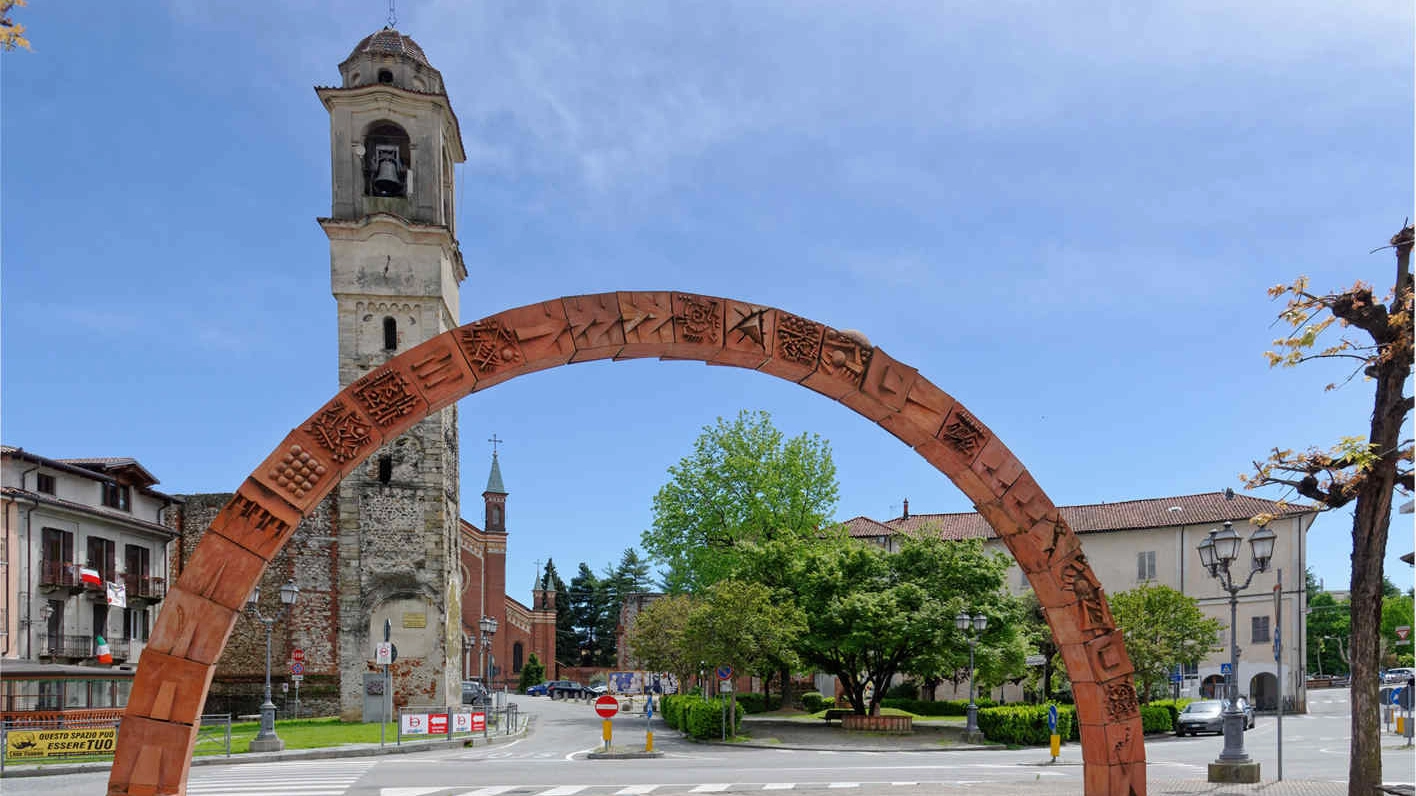 L'Arco di Pomodoro a Castellamonte (da internet)