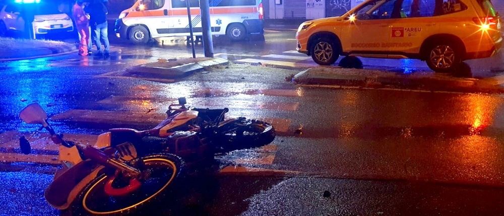 Cernusco Lombardone, scontro sulla ex Statale 36: grave motociclista di 24 anni