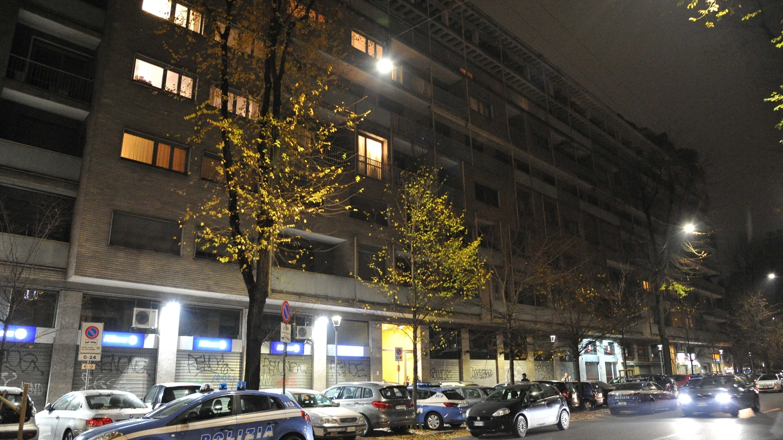 Polizia in via Emanuele Filiberto a Milano