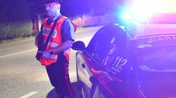 Seminano il panico a San Felice Speronano le auto e scappano