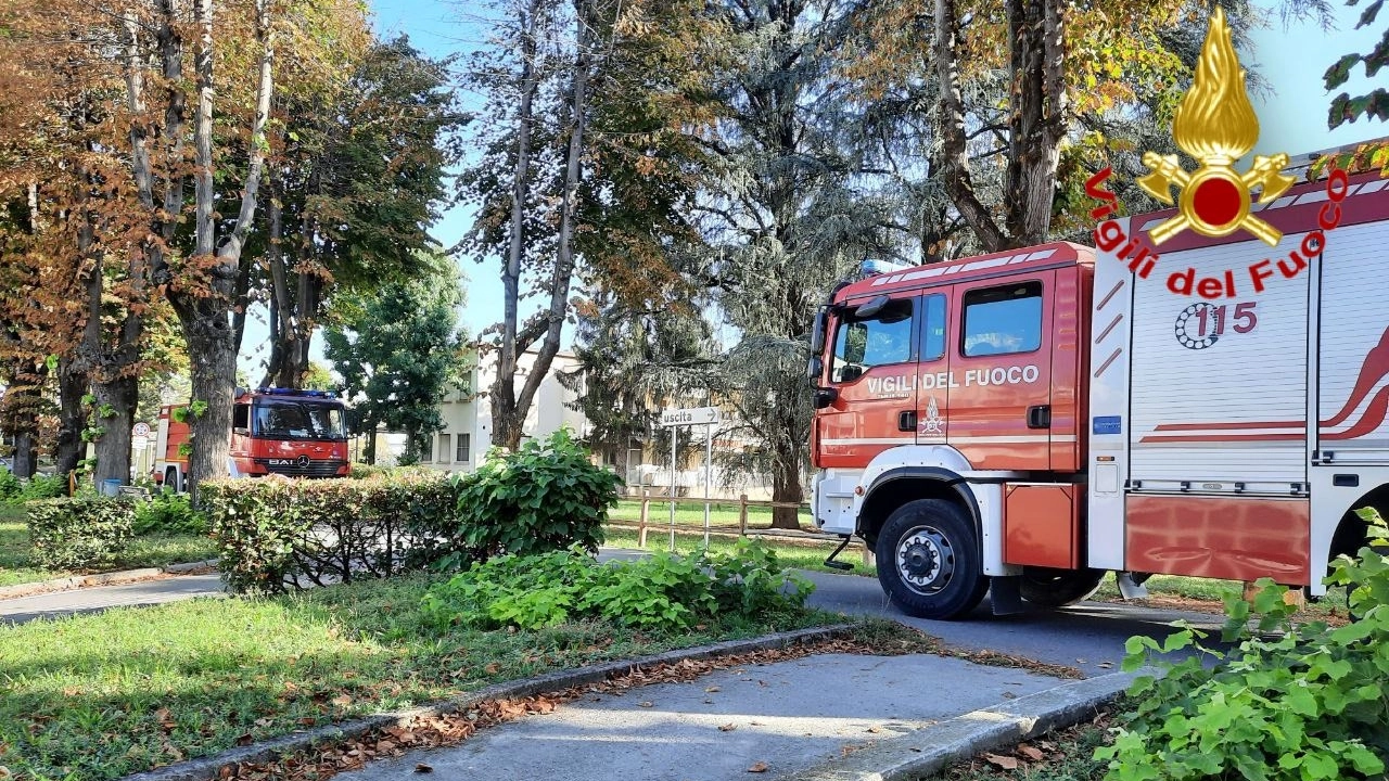 I vigili del fuoco impegnati in ospedale a Codogno I vigili del fuoco impegnati in ospedale a Codogno