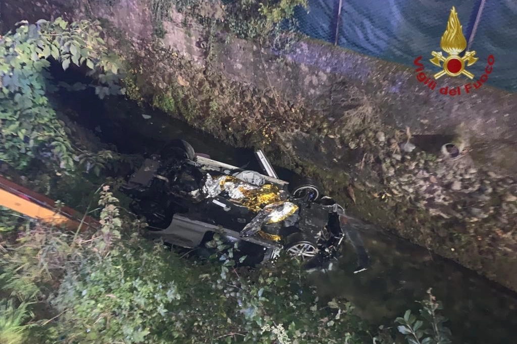 Nembro, l'auto nel canale