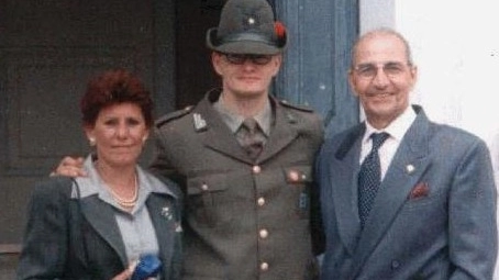 Roberto Garro tra la mamma Anna Cremona e papà Angelo