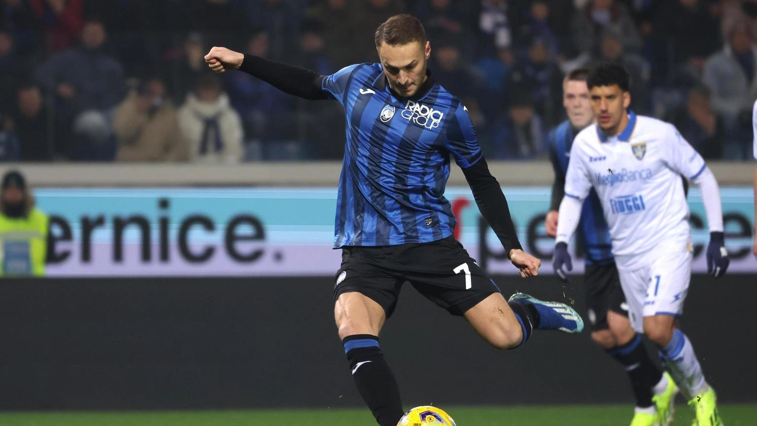 Il centrocampista olandese aveva saltato Udinese e Lazio per una ferita da taglio al malleolo