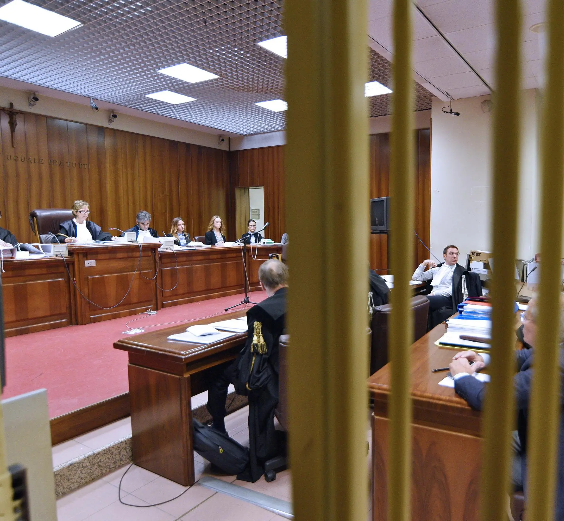Accusato di violenza finisce alla sbarra