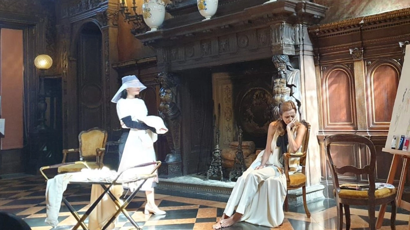 Un momento della rappresentazione nello scenografico ambiente museale Un momento della rappresentazione nello scenografico ambiente museale