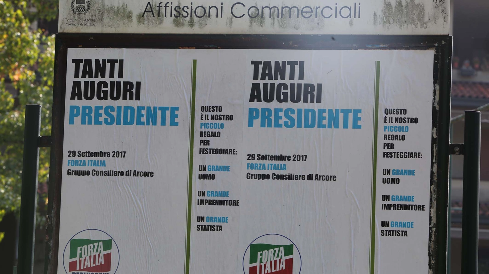 Manifesto di auguri a Berlusconi