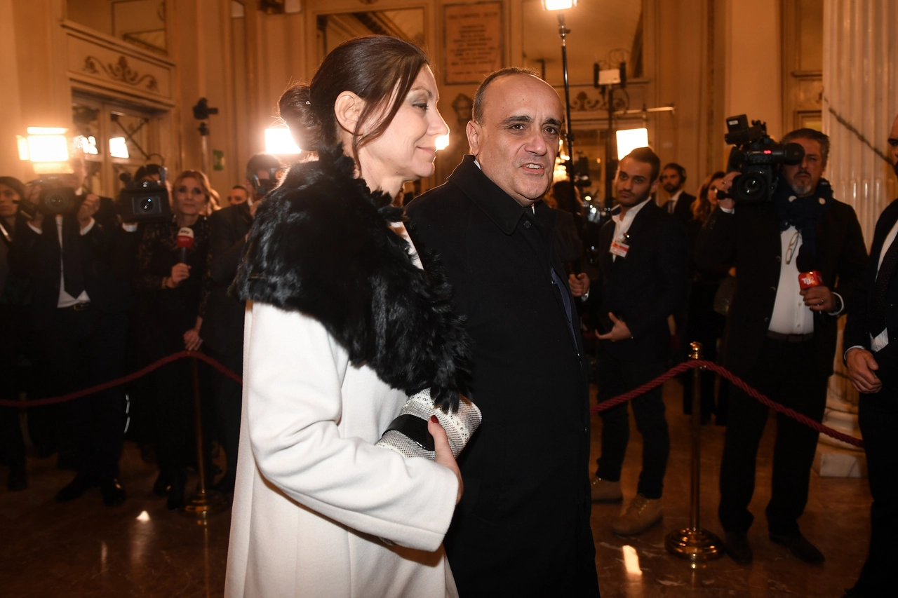 Alberto Bonisoli con la moglie alla Prima della Scala
