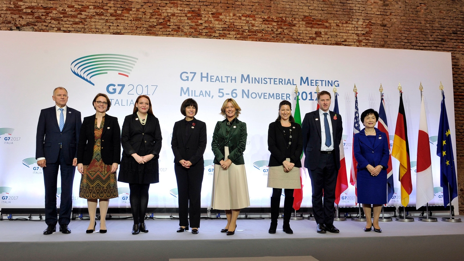 Il ministro della Salute Beatrice Lorenzin con i colleghi del G7 (NewPress)
