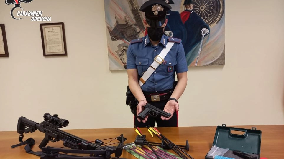 Le armi sequestrate dai carabinieri