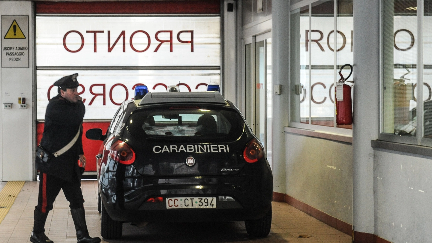 Carabinieri al pronto soccorso di Saronno