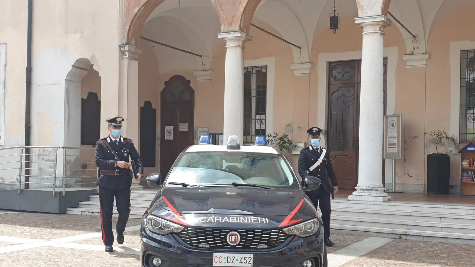 Intervenuti i carabinieri di Scandolara Ravara