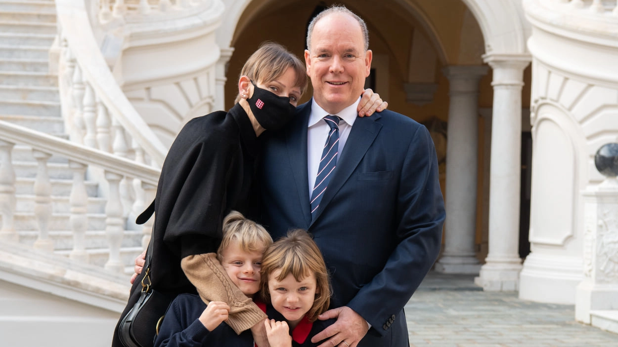 La principessa Charlene di Monaco con il principe Alberto e i figli 