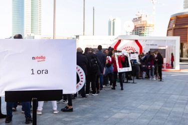 Milano, tutti in coda per assaggiare i Nutella Biscuits / FOTO