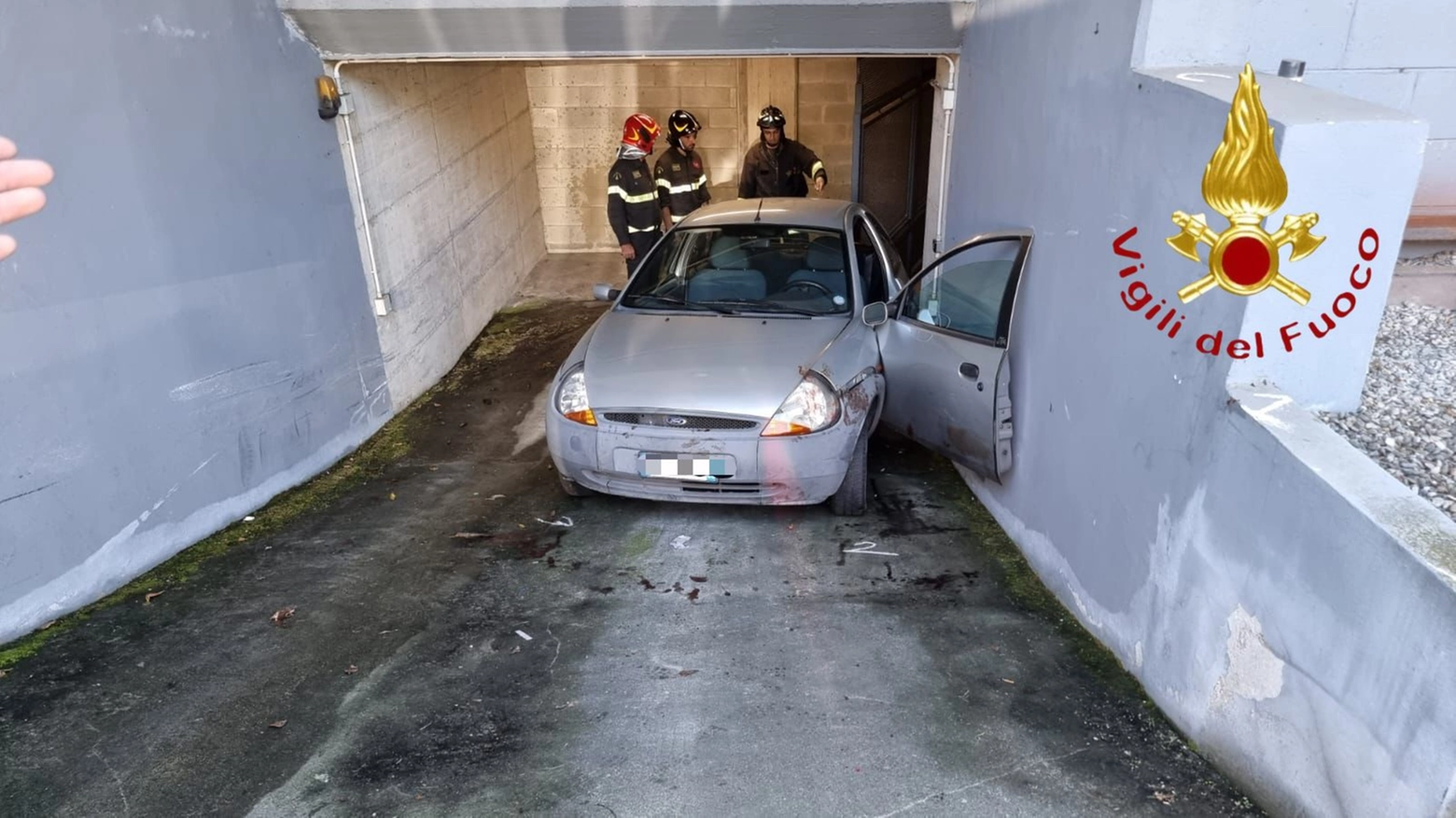 L'auto contro il muro L'auto contro il muro