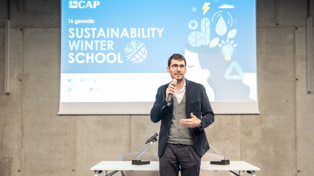 L'intervento di Yuri Santagostino, presidente del Gruppo Cap, in apertura della Sustainability Winter School (Foto Roberto De Riccardis)