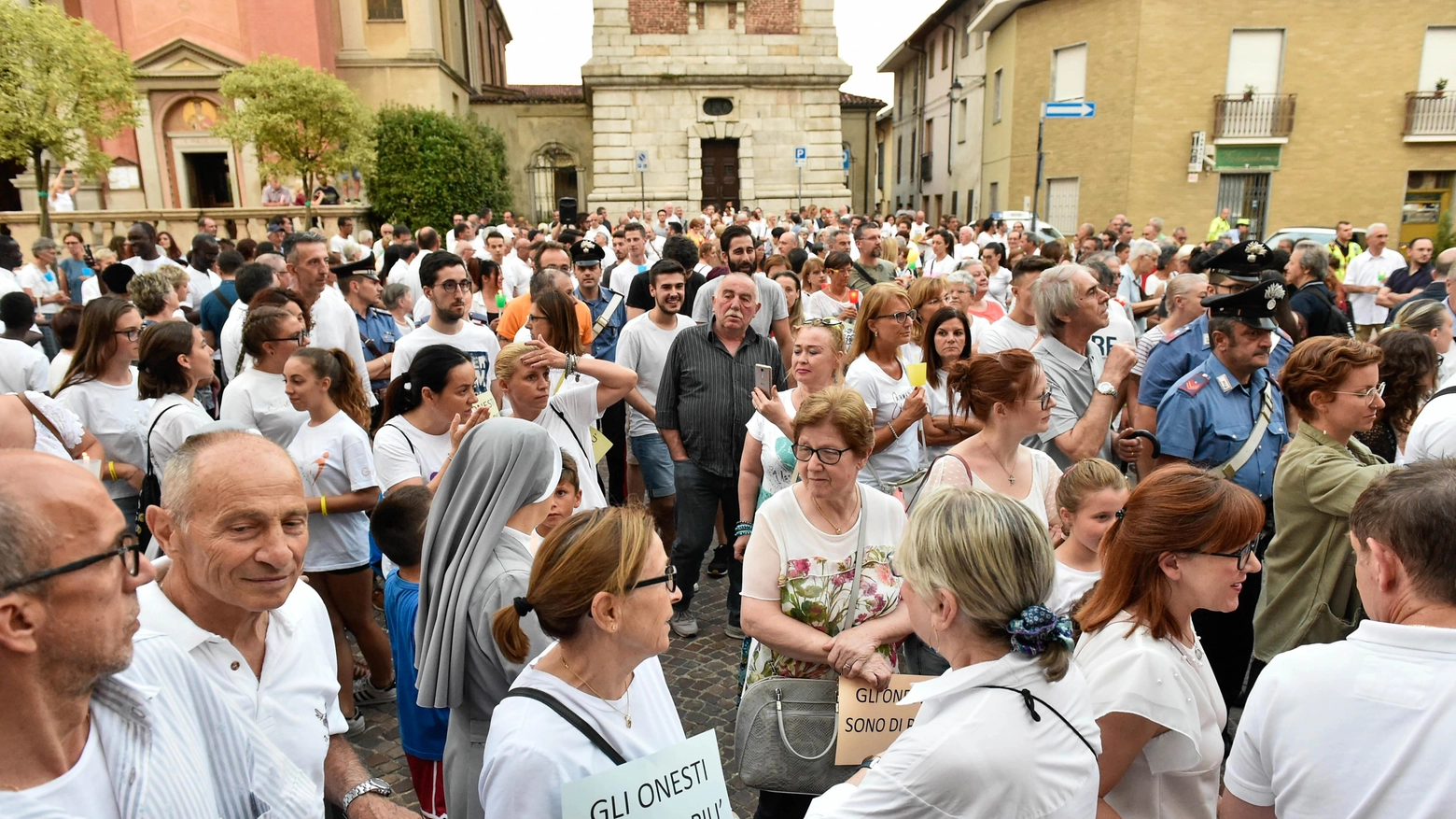 Manifestazione contro la 'ndrangheta a Lonate Pozzolo (Archivio)