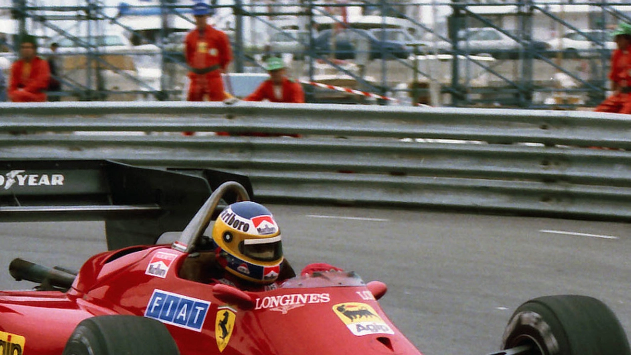 Michele Alboreto alla guida della Ferrari durante il Gran premio di Monza
