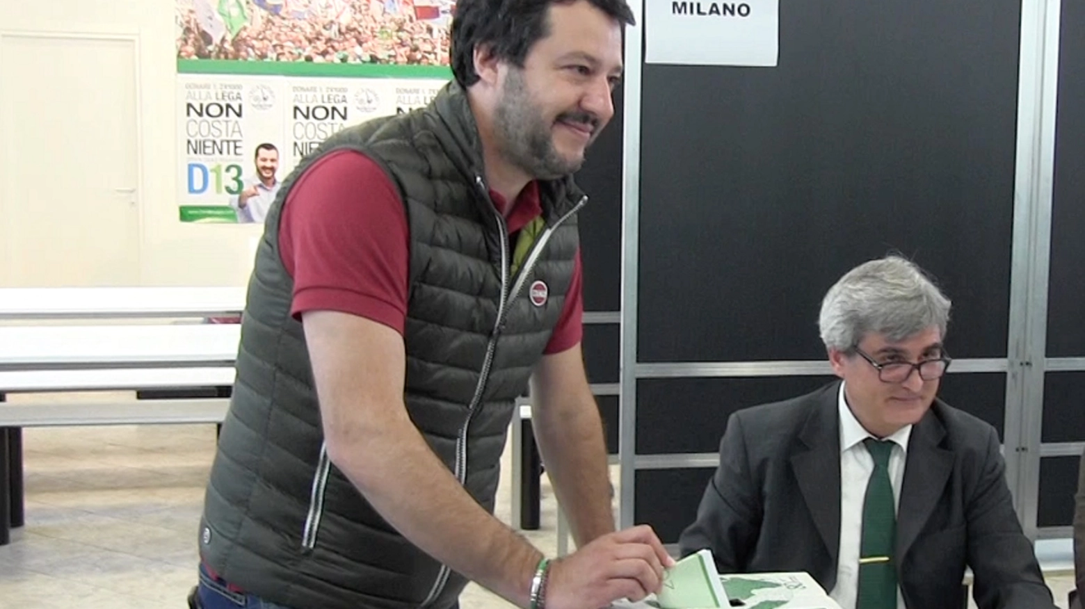 Matteo Salvini al voto (Foto Omnimilano)
