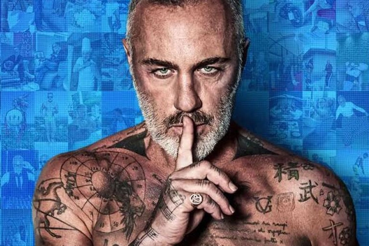Gianluca Vacchi in un dettaglio del poster (Foto: Amazon)