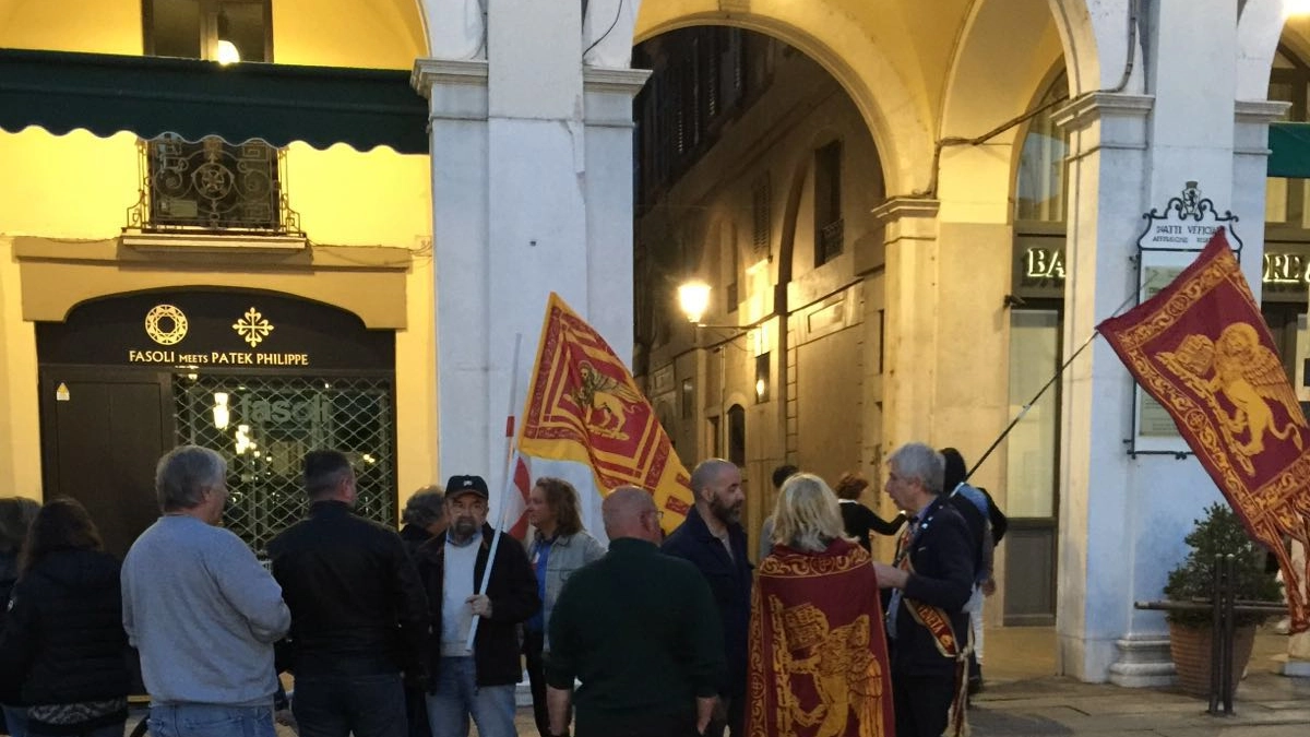 Piazza Loggia, secessionisti lombardo veneti