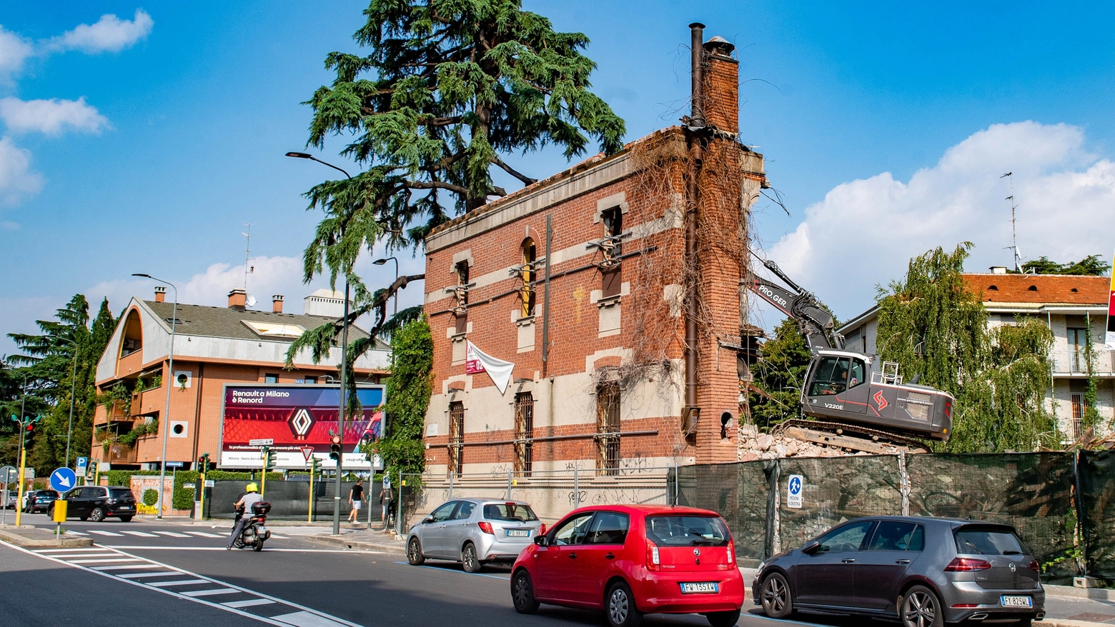 L'abbattimento della villa neogotica tra via Arbe e Via Tullio Morgagni