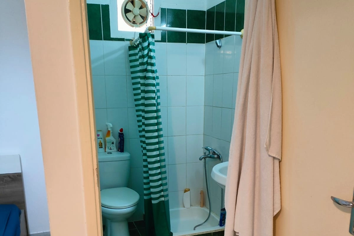 Il piccolo gabinetto nella stanza di Andrea Costantino