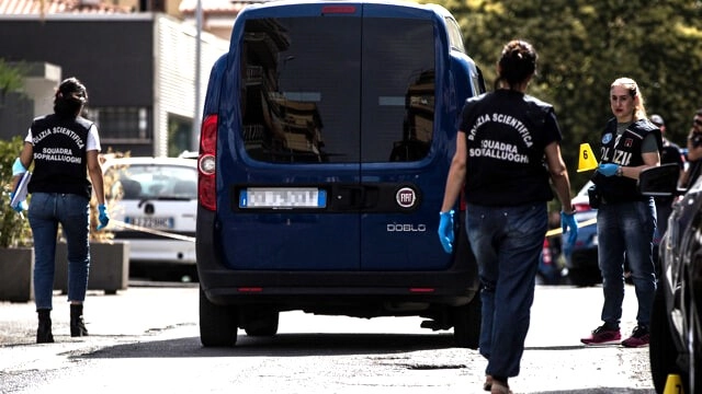 Il corriere ha reagito alla rapina ed è stato investito (foto d'archivio) Il corriere ha reagito alla rapina ed è stato investito (foto d'archivio)